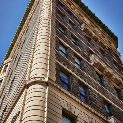 Exterior, Facade, Chicago School