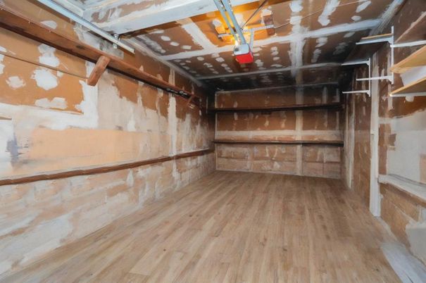 Interior, Walk-in Closets, Wood Texture Flooring