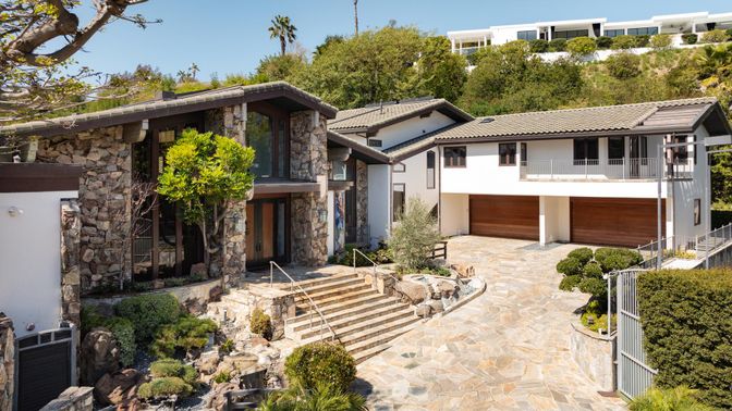 Attached, Exterior, Facade, Mediterranean