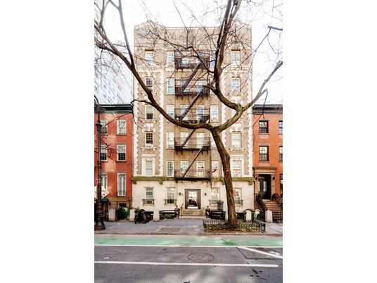 Exterior, Facade, Rowhouse