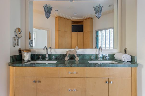 Bathroom, Dual Sink Vanities, Interior, Recessed Lighting