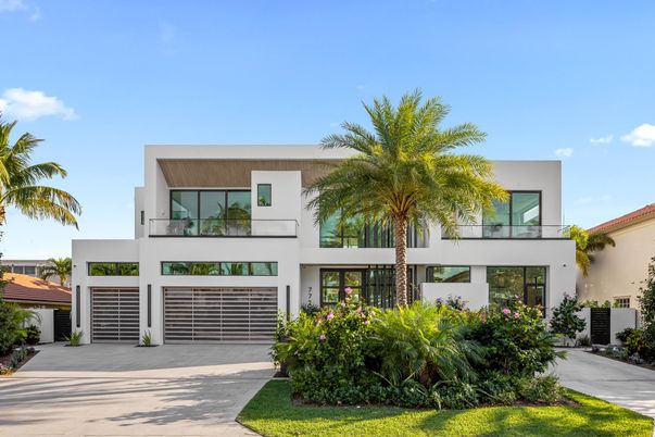 Attached, Exterior, Facade, Modern