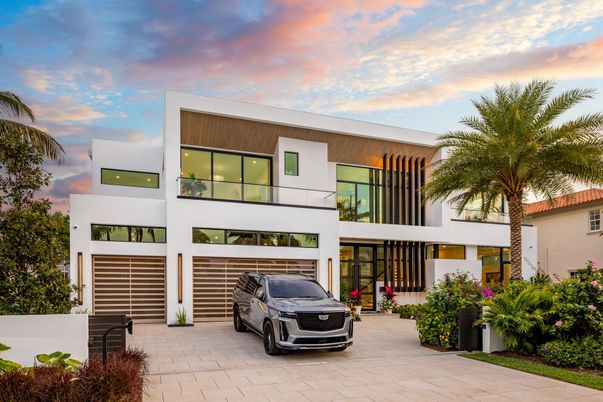 Attached, Exterior, Facade, Modern