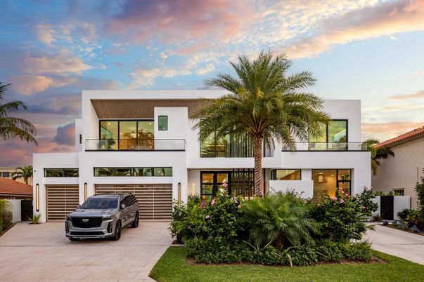 Attached, Exterior, Facade, Modern