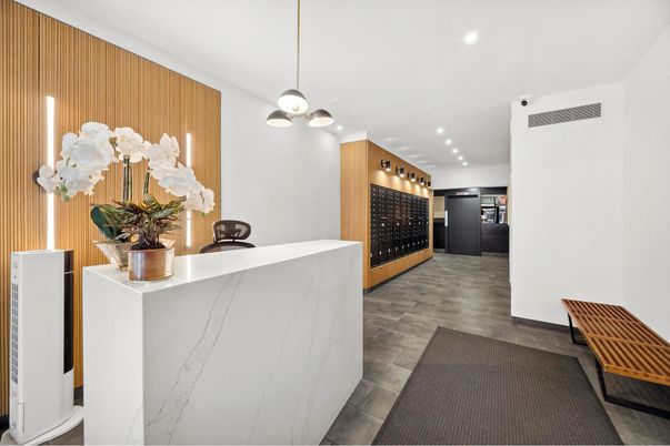 Interior, Pendant Lights, Recessed Lighting, Wood Texture Flooring