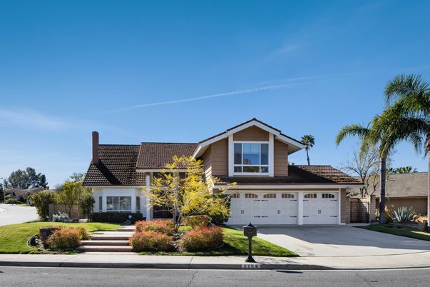 Attached, Exterior, Facade, Tudor Revival