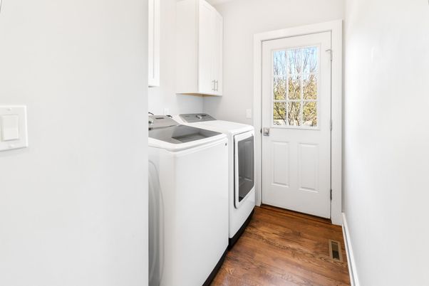Interior, Washer, Wood Texture Flooring