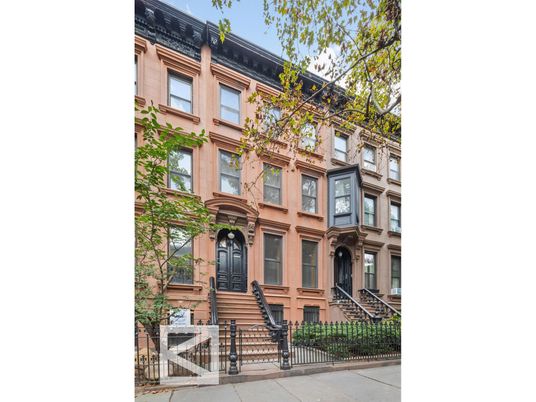 Exterior, Facade, Brownstone