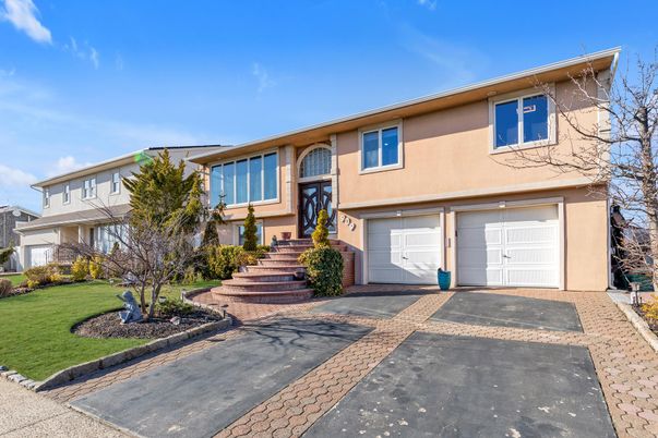 Attached, Exterior, Facade, Raised Ranch
