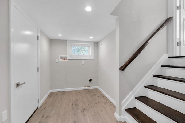 Interior, Recessed Lighting, Wood Texture Flooring
