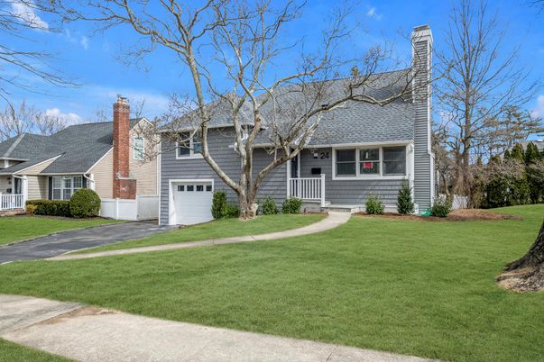 Attached, Exterior, Facade, Cape Cod