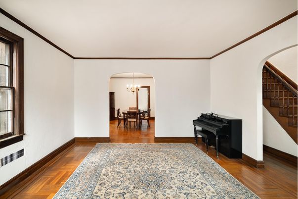 Chandelier, Dining room, Interior, Piano, Wood Texture Flooring