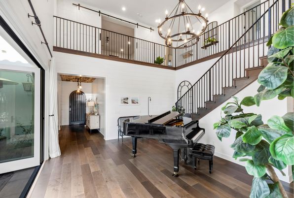 Chandelier, Interior, Pendant Lights, Piano, Recessed Lighting, Wood Texture Flooring