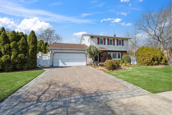 Attached, Exterior, Facade, Brick Facade, Split Level