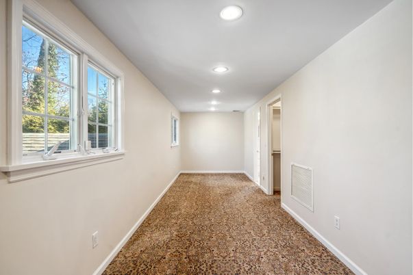 Empty room, Interior, Recessed Lighting