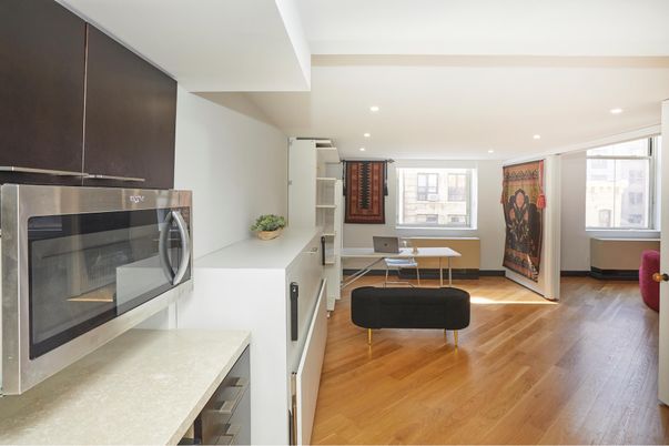 Interior, Recessed Lighting, Washer, Wood Texture Flooring