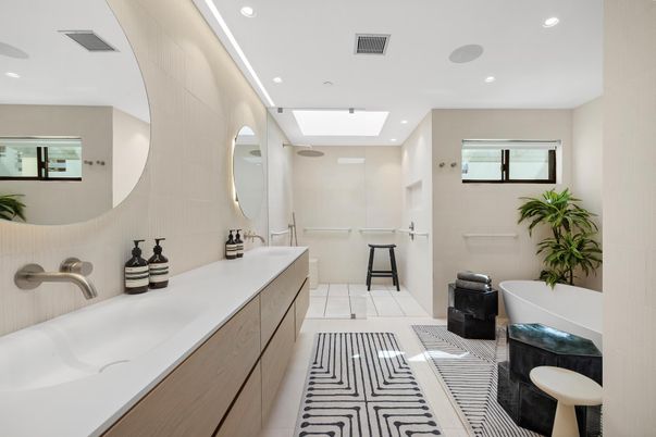 Bathroom, Dual Sink Vanities, Interior, Recessed Lighting