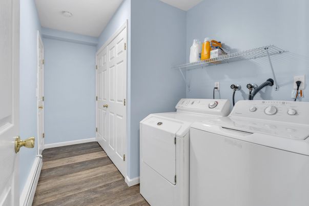 Interior, Utility Closets, Washer, Wood Texture Flooring