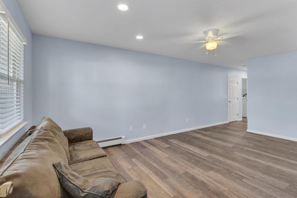 Interior, Recessed Lighting, Wood Texture Flooring