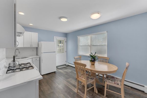 Dining room, Interior, Kitchen, Recessed Lighting, Wood Texture Flooring