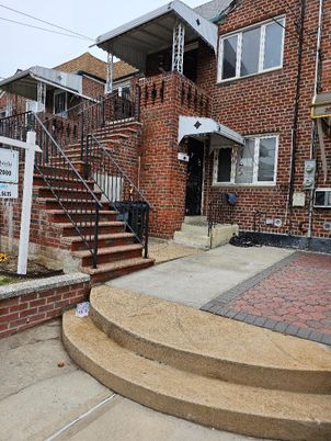 Exterior, Facade, Brick Facade, Rowhouse