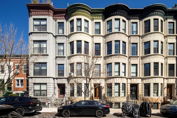 Exterior, Facade, Brownstone