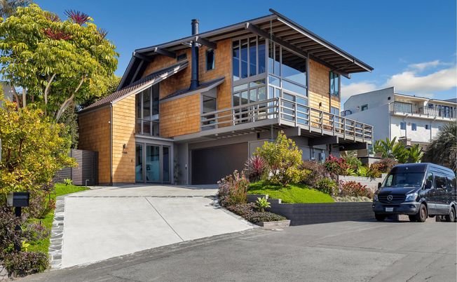 Attached, Exterior, Facade, Modern