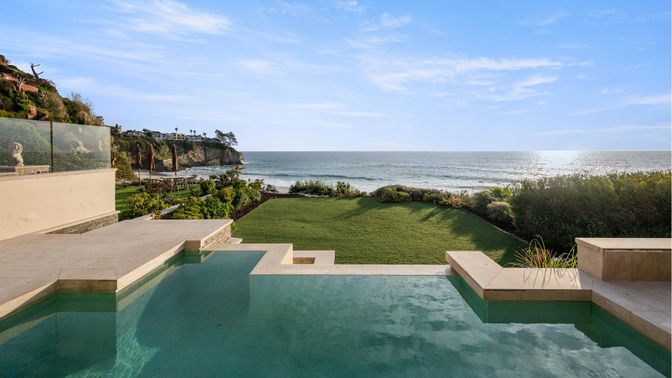 Exterior, Pool, Water