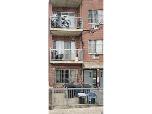 Exterior, Facade, Brick Facade, Rowhouse