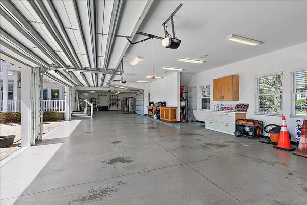 Garage, Interior