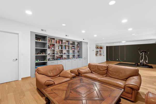 Fitness Equipment, Interior, Living room, Recessed Lighting, Wood Texture Flooring