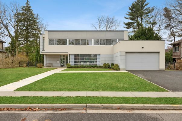 Attached, Exterior, Facade, Modern