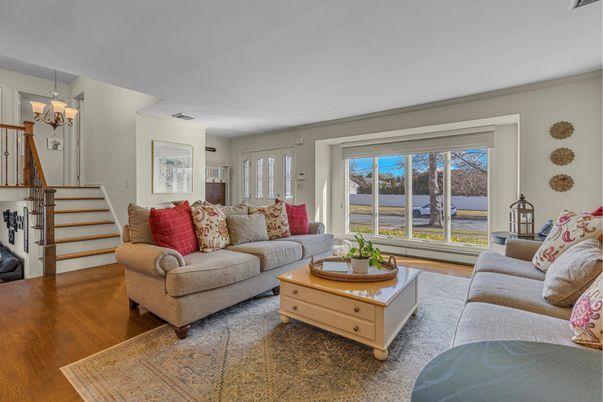 Interior, Living room, Pendant Lights, Wood Texture Flooring