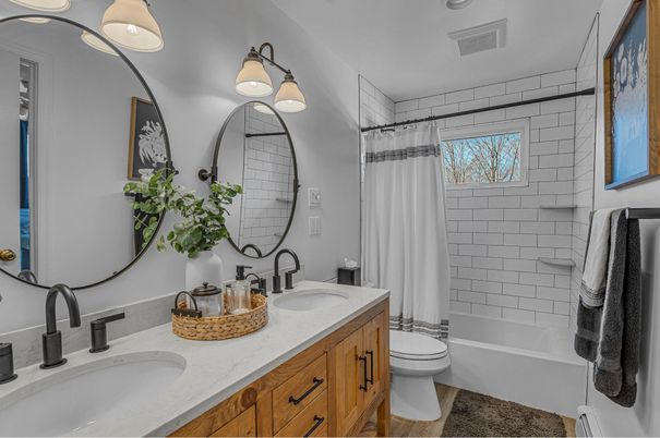 Bathroom, Dual Sink Vanities, Interior