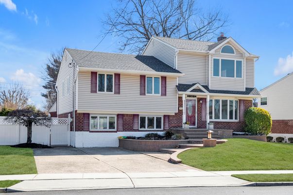 Exterior, Facade, Brick Facade, Split Level