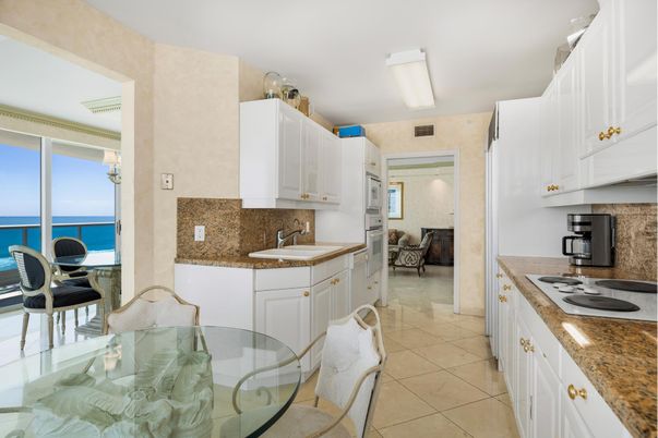 Dining room, Interior, Kitchen, Water