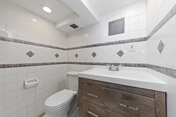 Bathroom, Interior, Recessed Lighting