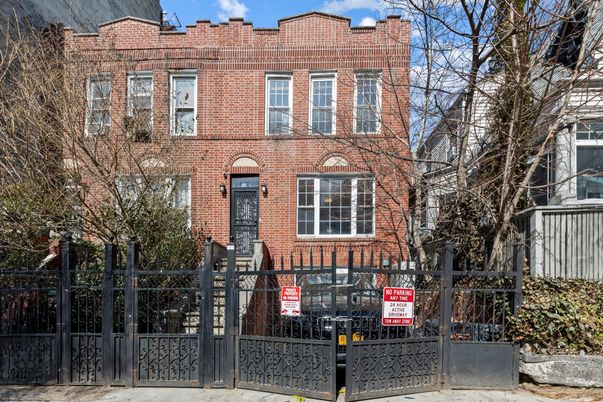 Exterior, Facade, Brick Facade, Rowhouse