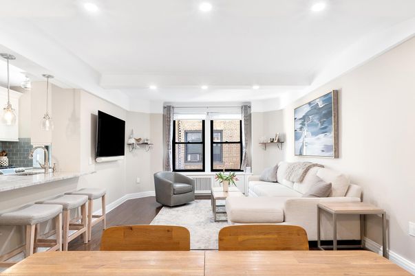 Interior, Living room, Pendant Lights, Recessed Lighting, Wood Texture Flooring