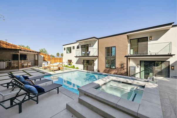 Exterior, Pool