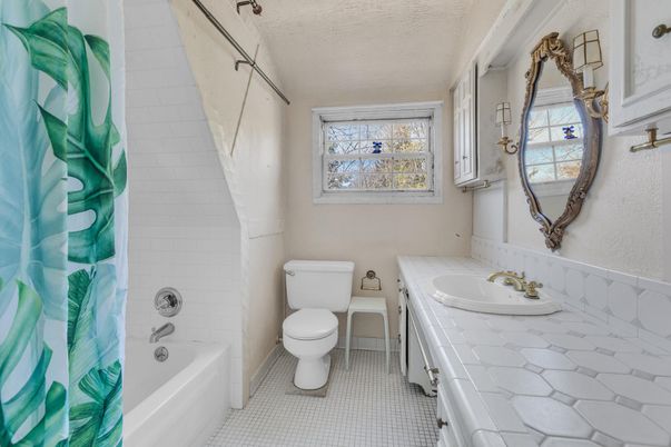 Bathroom, Interior, Tile Countertops