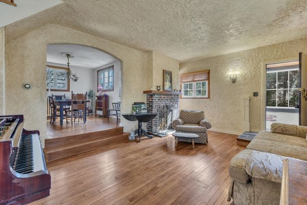 Chandelier, Dining room, Fireplace, Interior, Piano, Wood Texture Flooring