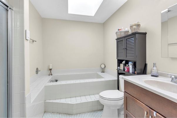 Bathroom, Interior, Tile Countertops