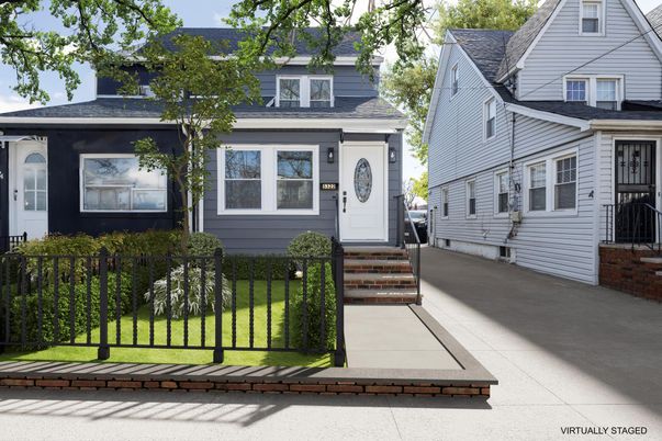 Exterior, Facade, Queen Anne Victorian