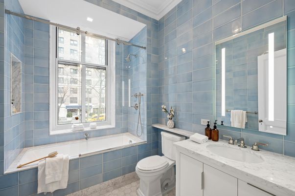 Bathroom, Interior, Recessed Lighting