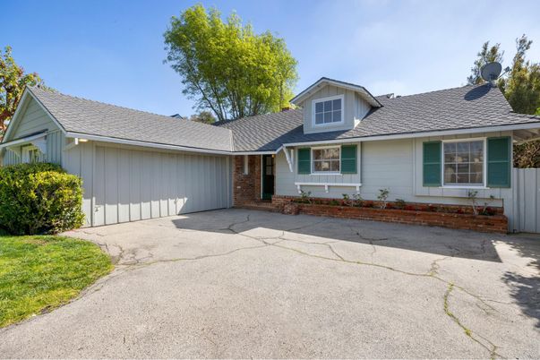 Attached, Exterior, Facade, Ranch