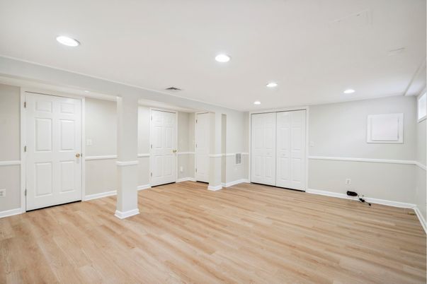 Empty room, Interior, Recessed Lighting, Wood Texture Flooring