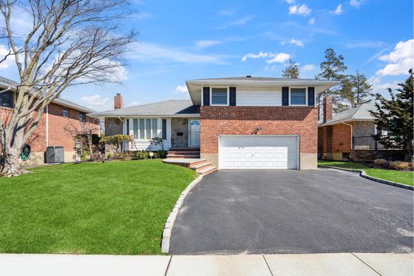 Attached, Exterior, Facade, Brick Facade, Split Level