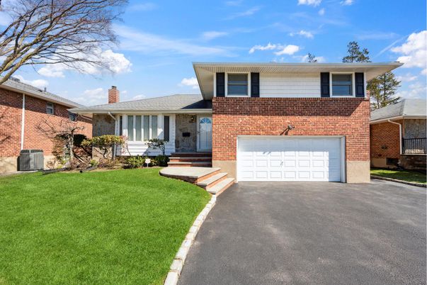 Attached, Exterior, Facade, Brick Facade, Split Level