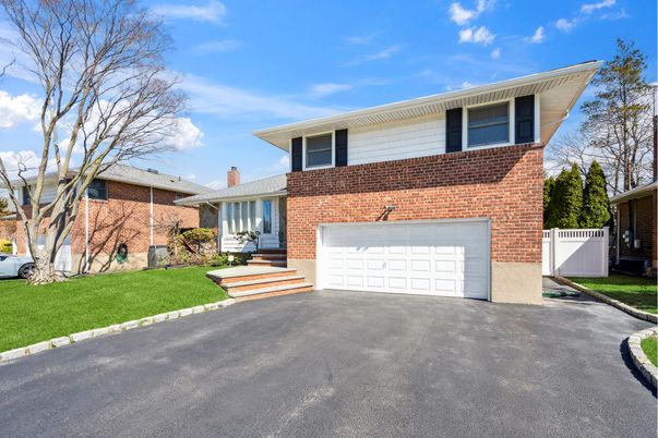 Attached, Exterior, Facade, Brick Facade, Split Level